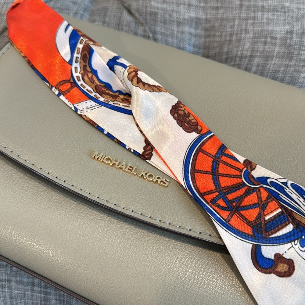 Michael Kors Bag Military Green Flap Crossbody with Gold Hardware - Picture 16 of 17